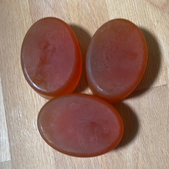 ( 1 bar) Handmade Turmeric Honey Soap - Picture 1 of 2